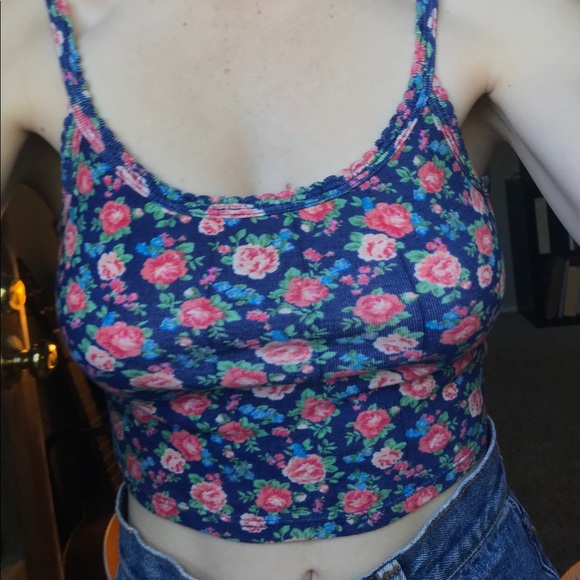 Floral Cropped Tank Top - Picture 3 of 4